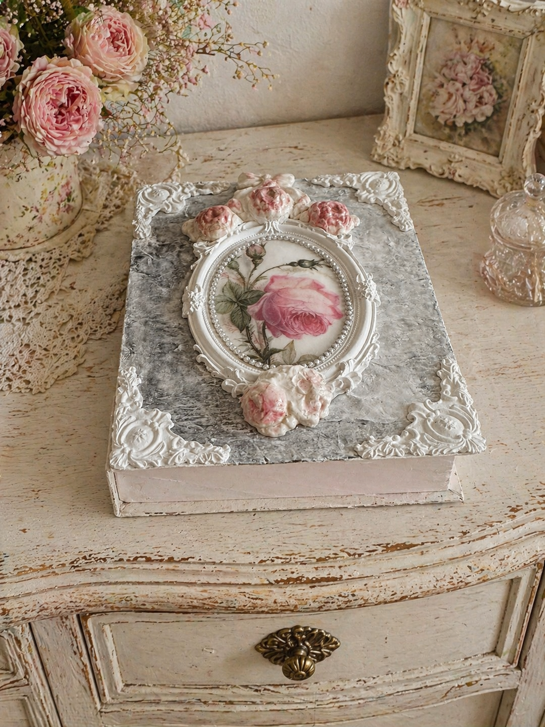 Boîte Faux Livre – Secret de Rose Ancienne 🌸📖