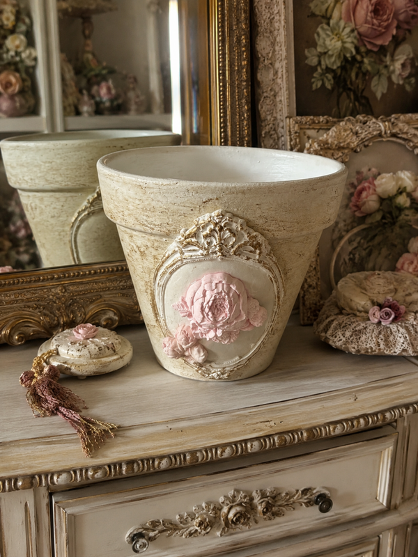 Cache-pot romantique shabby chic – une touche de poésie pour votre intérieur ✨