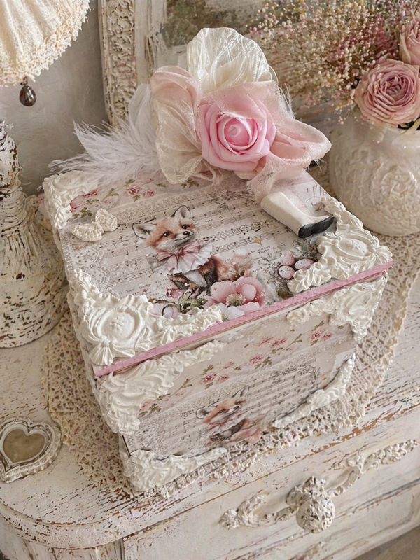 Boîte enchantée – Rêve délicat 🌸🦊