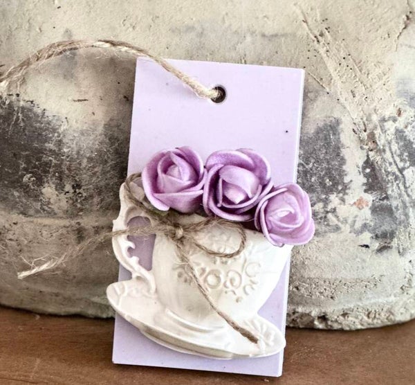 Suspension décorative – “La tasse aux roses”