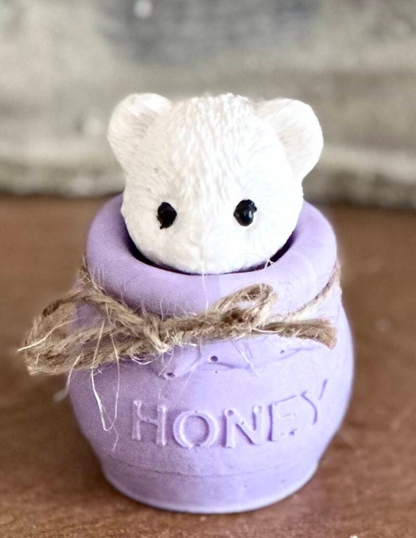 “Le petit ours et son pot de miel” – Magnet décoratif