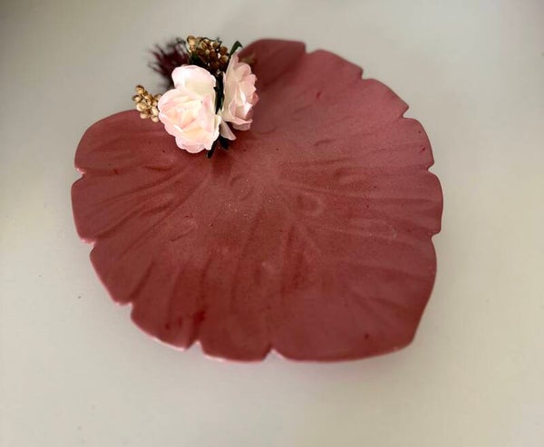 Plateau feuille en céramique – Élégance naturelle 🌸