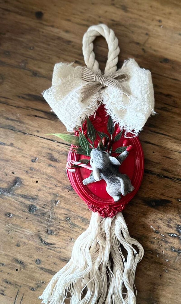 Suspension “Petite Souris de Noël” – Pièce artisanale unique 🐭🎄