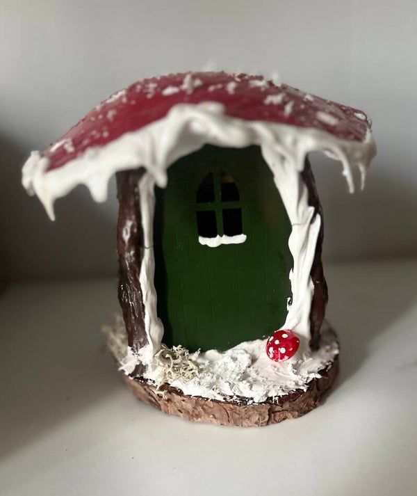 🍄 Maison Champignon Enneigée – Modèle LED 🎄