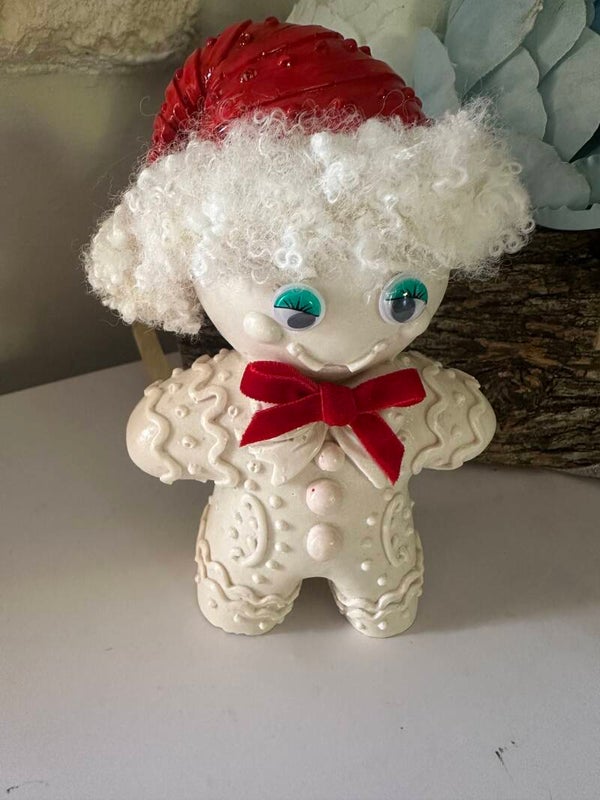 “Décoration festive : Bonhomme en pain d’épices unique”