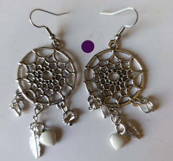 PD-REF06049-(13.00€)- Une Paire BO à Crochet - Thème Attrape Reve et Composition Breloques Suspendues