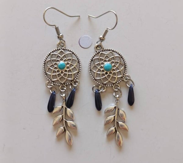 PE-REF06067-(12.00€)- Une Paire BO à Crochet - Thème Rond Mandala Argenté - Feuilles et Gouttes Bleues Suspendues