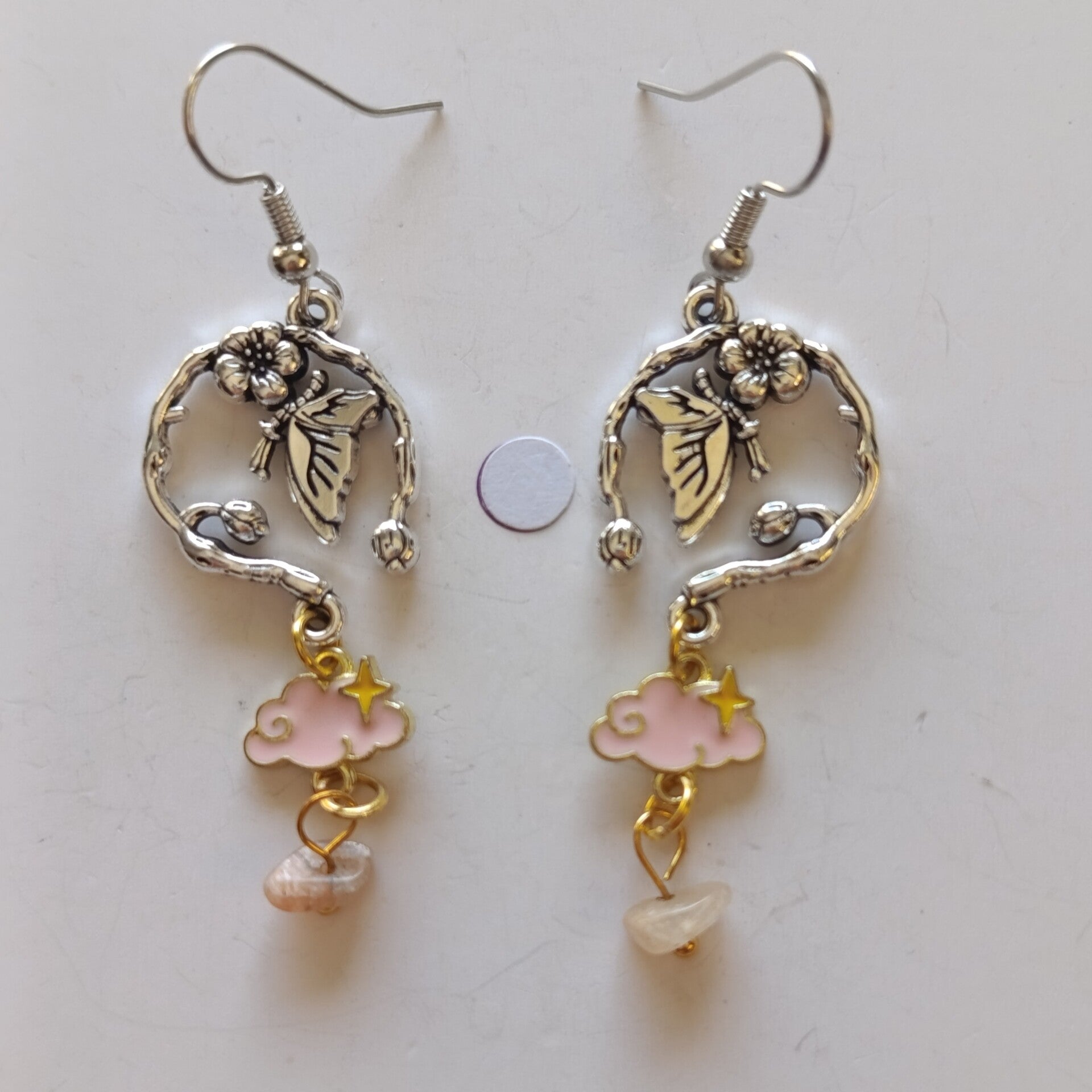 PE-REF06071-(12.00€)- Une Paire BO à Crochet - Thème Croissant Papillon ouvert Nuage et Pierre Suspendues