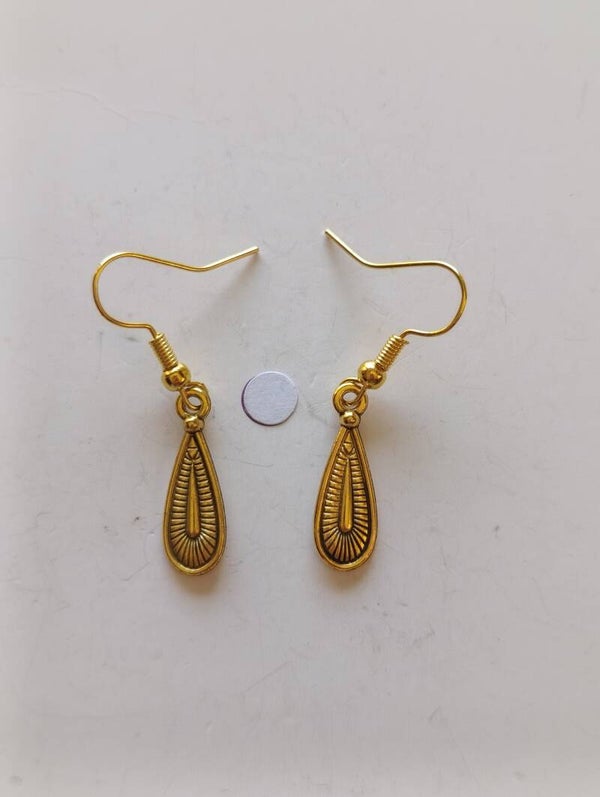 PD-REF08063- (6.00€)- Une Paire BO à Crochet - Thème Ethnique Doré