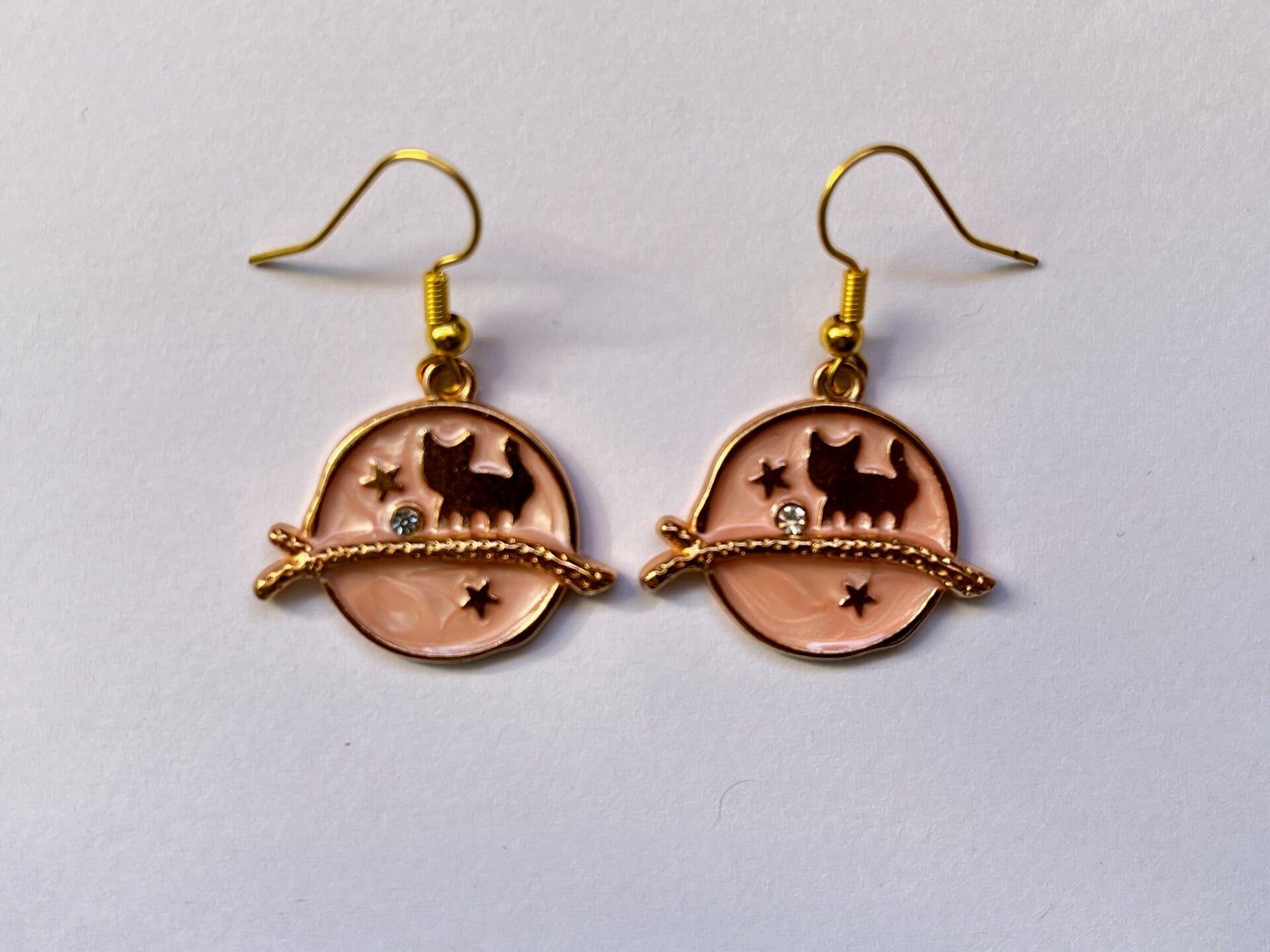 PD-REF08020-(7.50€)- Une Paire BO à Crochet - Thème Animal Chat/Astre Noir - Forme Ronde à Branche