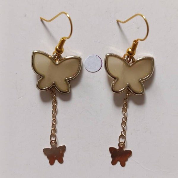 PD-REF08031-(7.50€)- Une Paire BO à Crochet – Thème Animal Papillon (Camel)