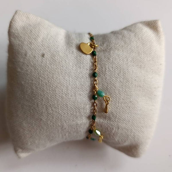 PE-BRCH-REF11011-(16.00€)-Un Bracelet Chaine Doré Perle Vertes -  Cinq Perles et Breloques Suspendues (Vert-Doré)