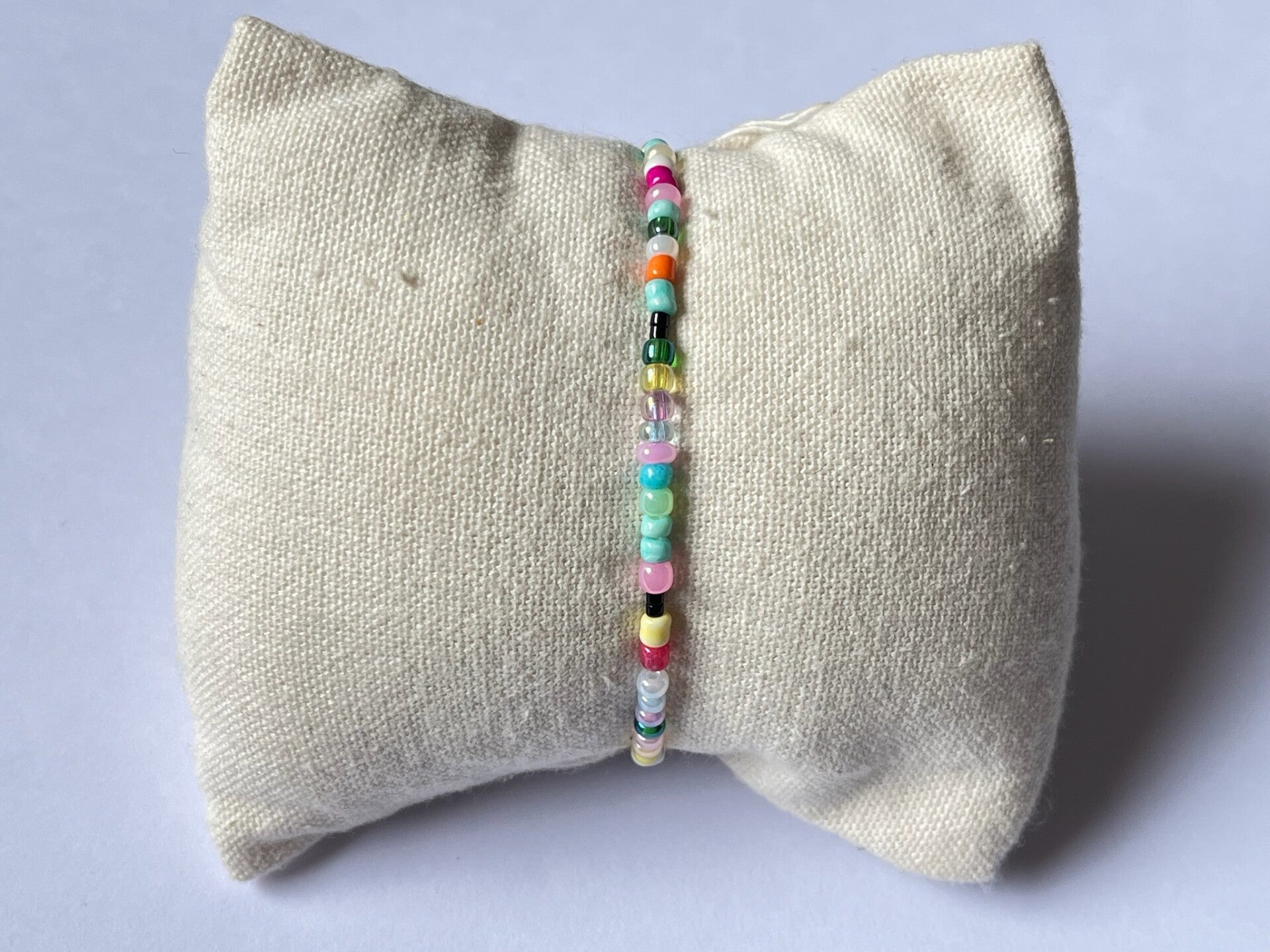 PD-REF9401-(prix promo 3.50€ au lieu de 4.50€)- Un Bracelet Elastique Perles MIY/ROC Aleatoires