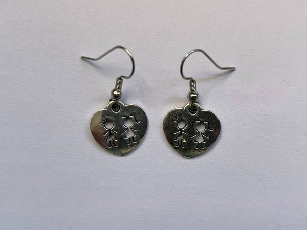 PD-REF5004-(6.00€)- Une Paire BO à Crochet - Thème Coeur Couple (Argenté)  - Intérieur Percé