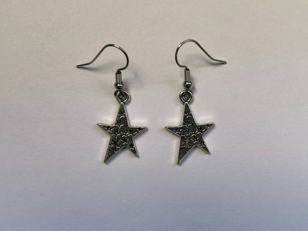 PD-REF5005-(prix promo 5.00€ au lieu de 6.00€)- Une Paire BO à Crochet - Thème Etoile (Argenté) - Intérieur Motif Gravé
