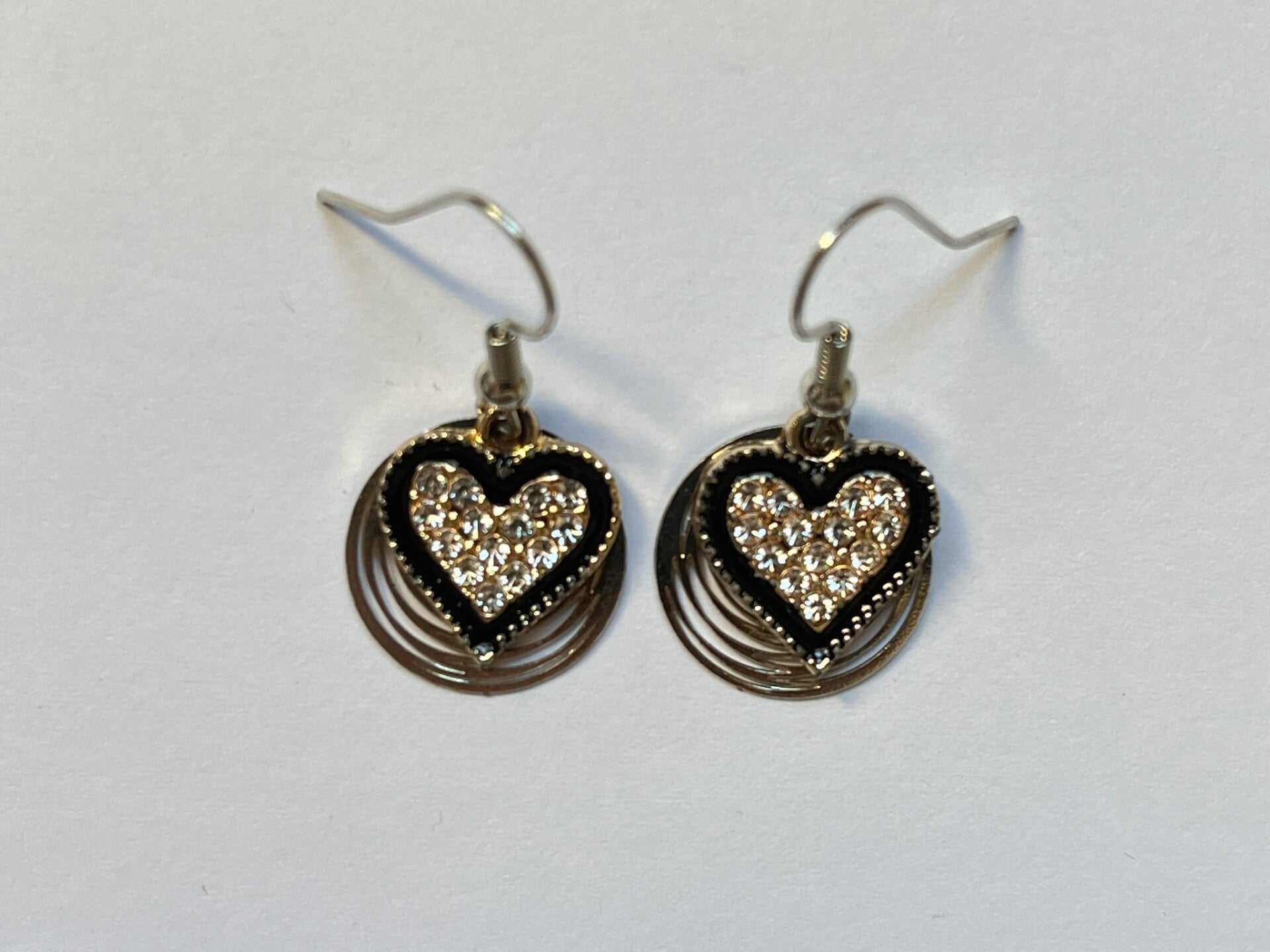 PD-REF6001-(9.50€)- Une Paire BO à Crochet - Thème Coeur - Strass Central (Noir) - Support Stratifié