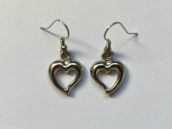 PD-REF6002-(prix 4.00€ au lieu de 5.00€)- Une Paire BO à Crochet - Thème Coeur (Doré ou Argenté) - Intérieur Percé