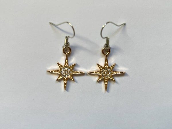 PD-REF6004-(6.00€)- Une Paire BO à Crochet - Thème Etoile - Strass Central (Argenté)