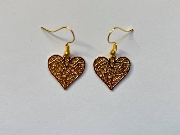 PD-REF7005-(7.00€)- Une Paire BO Crochet - Thème Coeur (Doré) - Intérieur Percé et Motif Rayure Irrégulière