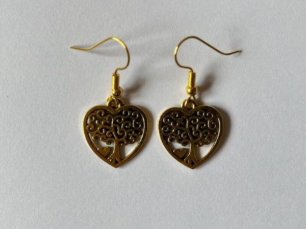 PD-REF7009-(7.00€)- Une Paire BO Crochet - Thème Coeur (Doré) - Intérieur Percé Motif Arbre