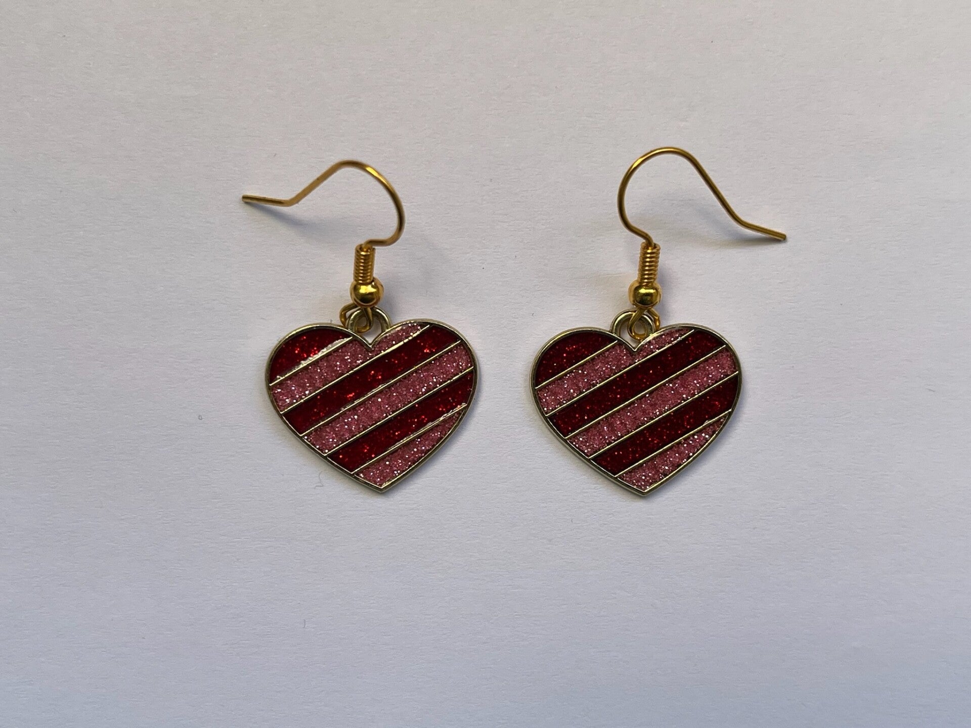 PD-REF8013-(7.50€)- Une Paire BO à Crochet - Thème Coeur Rayé Oblique (Rose/Rouge)
