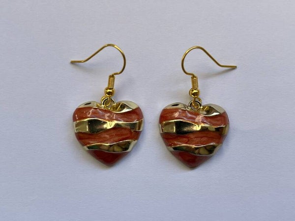 PD-REF8014-(6.00€)- Une Paire BO à Crochet - Thème Coeur Bombé (Strié Marron/Doré)