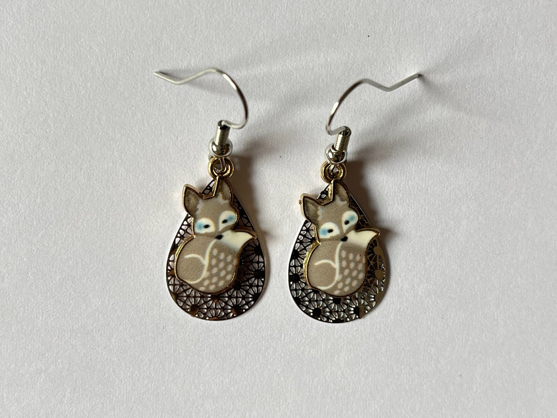 PD-REF8031-(9.50€)- Une Paire BO à Crochet - Thème Animal-Renard (Coloré) - Support Stratifié