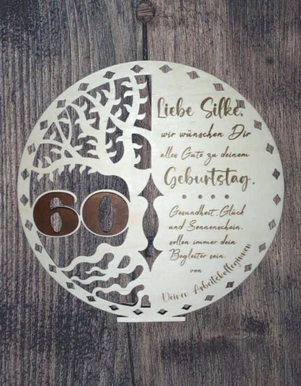 Personalisierter Lebensbaum aus Holz – das besondere Geburtstagsgeschenk