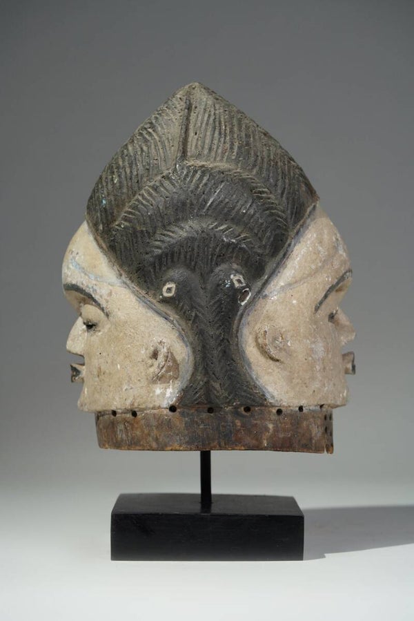 260950 - Old African Punu Maiden Spirit Mask Nyanga-regio - with stand - Gabon.