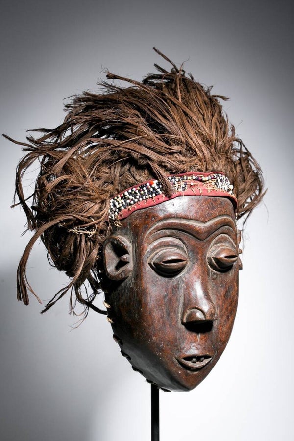 250141 - Rare Old African Mwana Pwo Luena mask from the Chokwe - Angola.