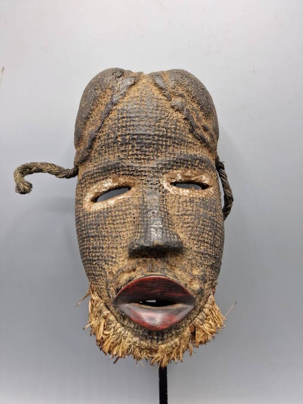 240252 - African Mask from the Dan People - Liberia.