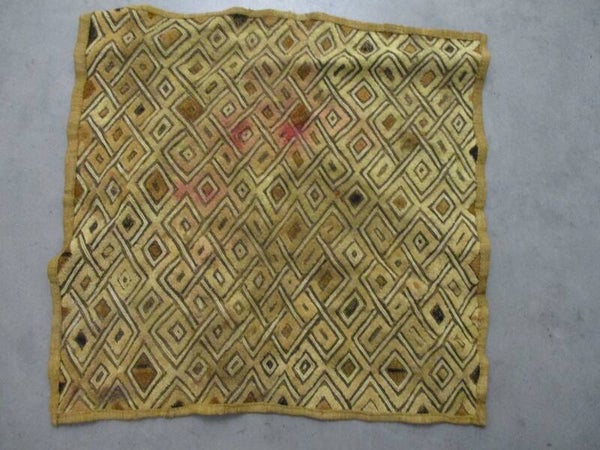 240305 - African Raffia fiber carpet from the Kuba people. - Congo.