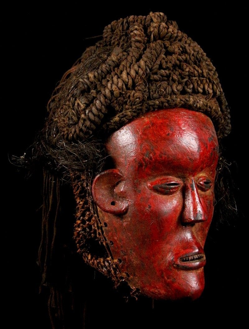 260233 - Rare Red African Lunda Mwana Pwo mask from the Chokwe - Zambia.