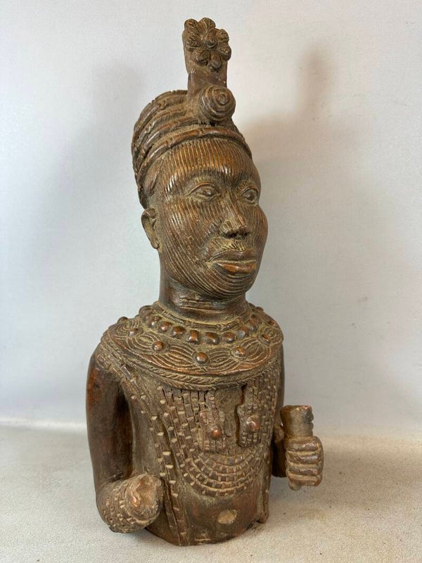 241142 - Large old African Oba village Benin Terracotta sculpture - Nigeria.