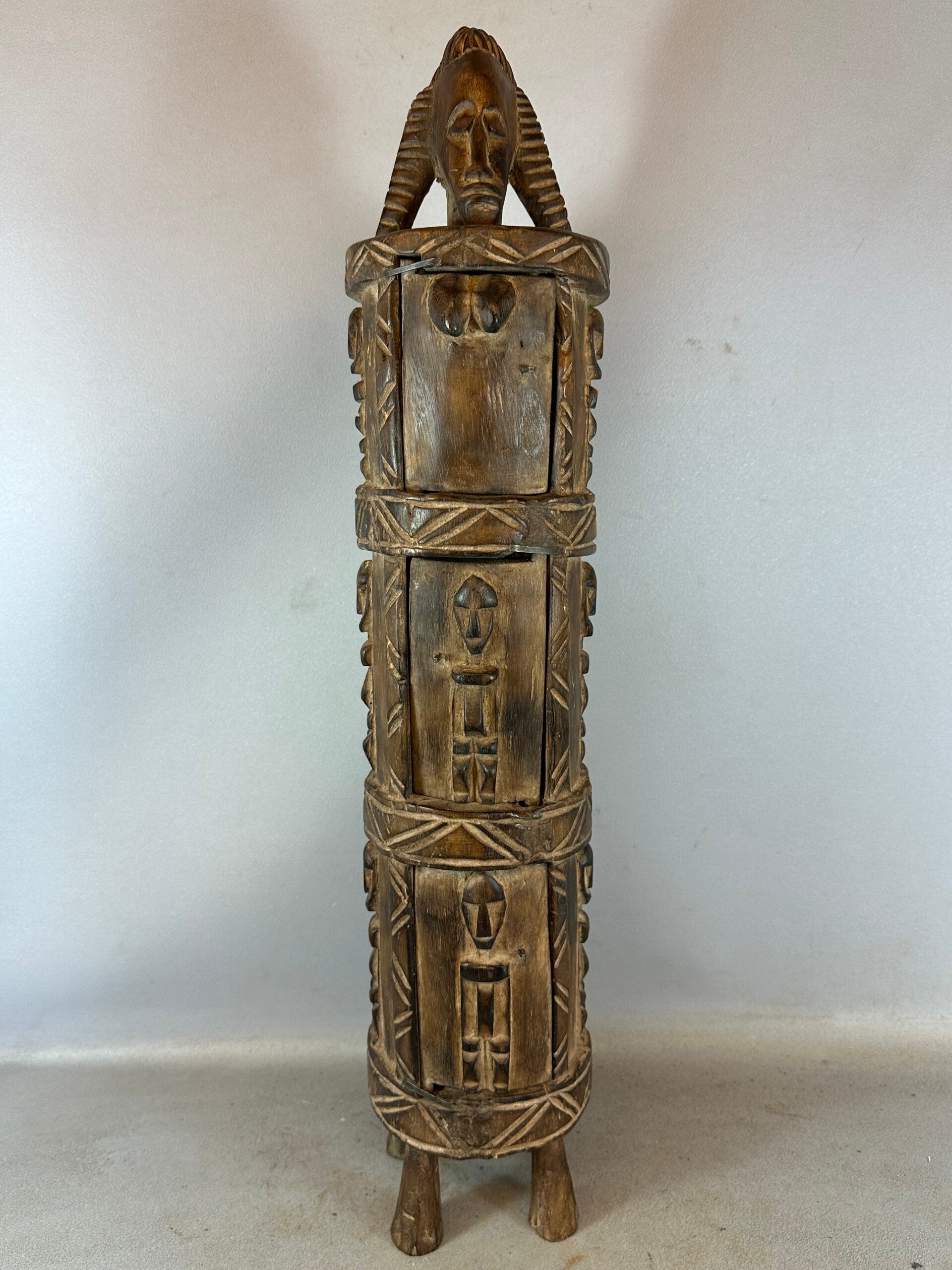 241149 - Large Rare Round African Dogon Wooden Pharmacy Box - Mali.