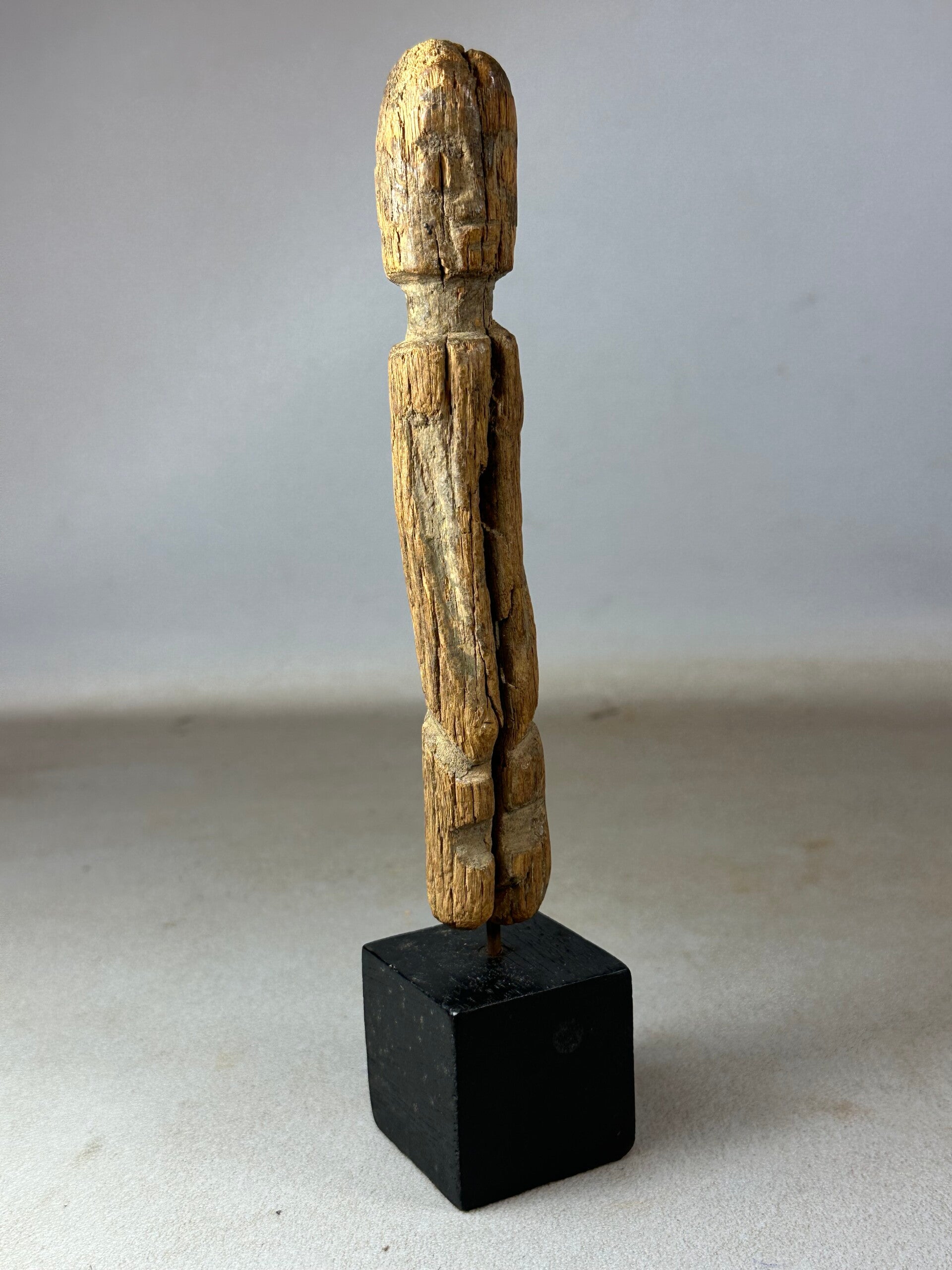 241210 - Old African Dogon sculpture with stand - Mali.