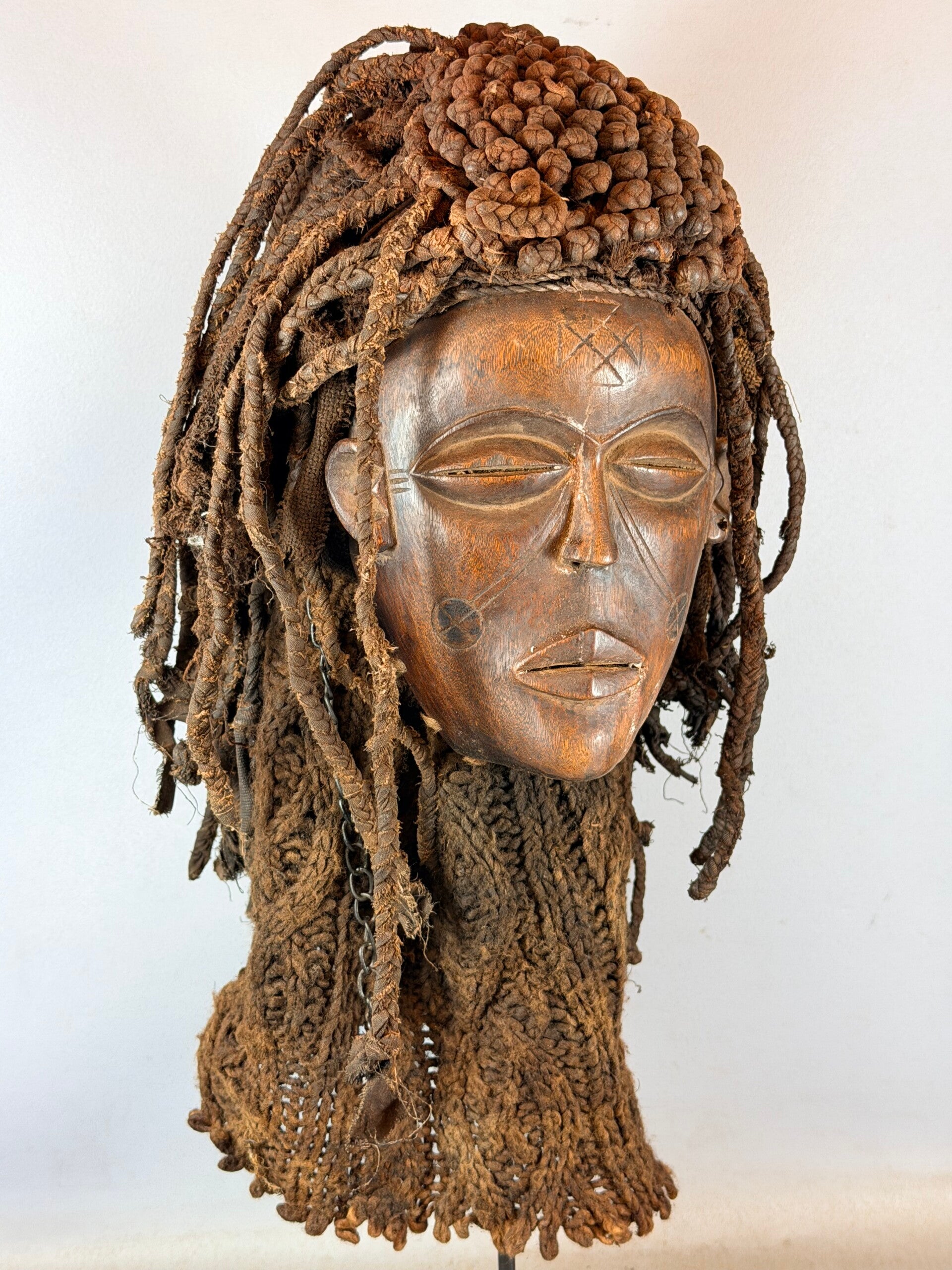 260227 - Rare Old African Mwana Pwo Luena mask from the Chokwe - Angola.