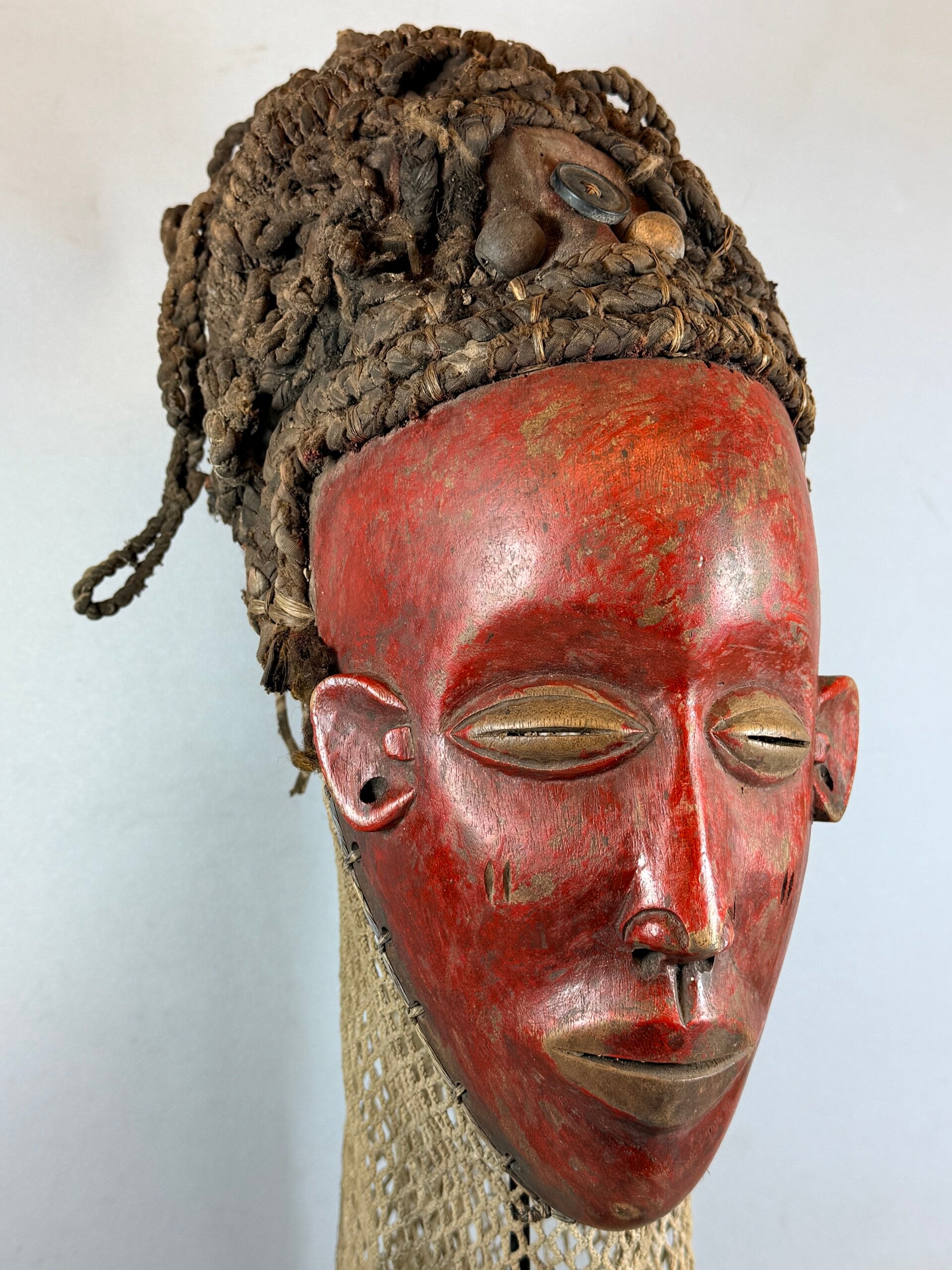 260234 - Rare Red African Lunda Mwana Pwo mask from the Chokwe - Zambia.