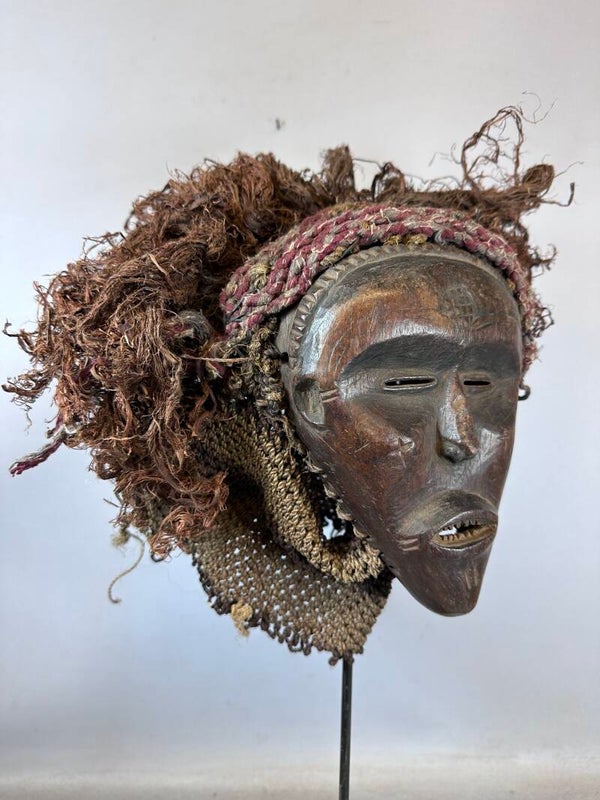 250137 - African mask from the Chokwe - Angola.