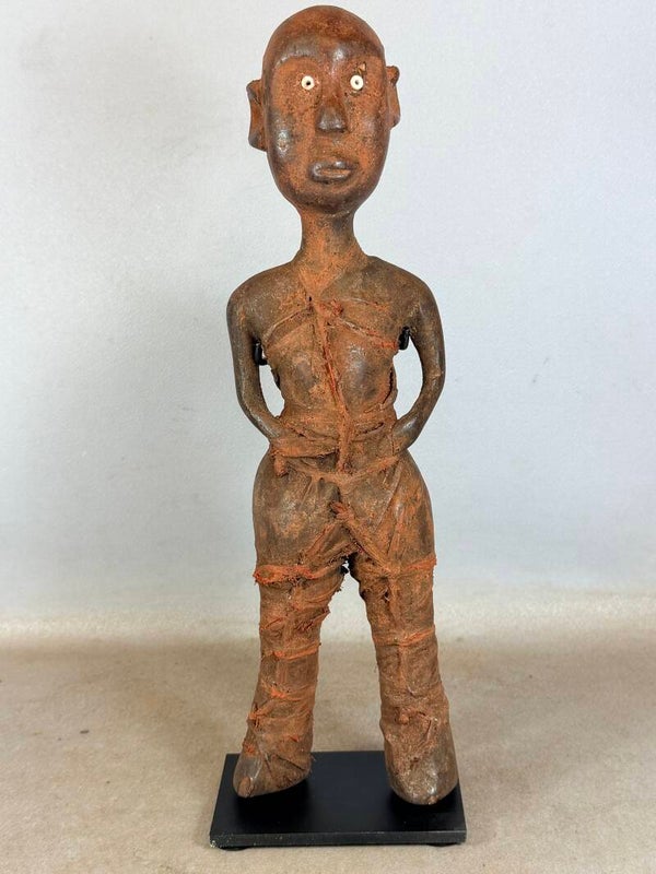 260251 - Old Rare African Nyamezi statue on stand - Tanzania.