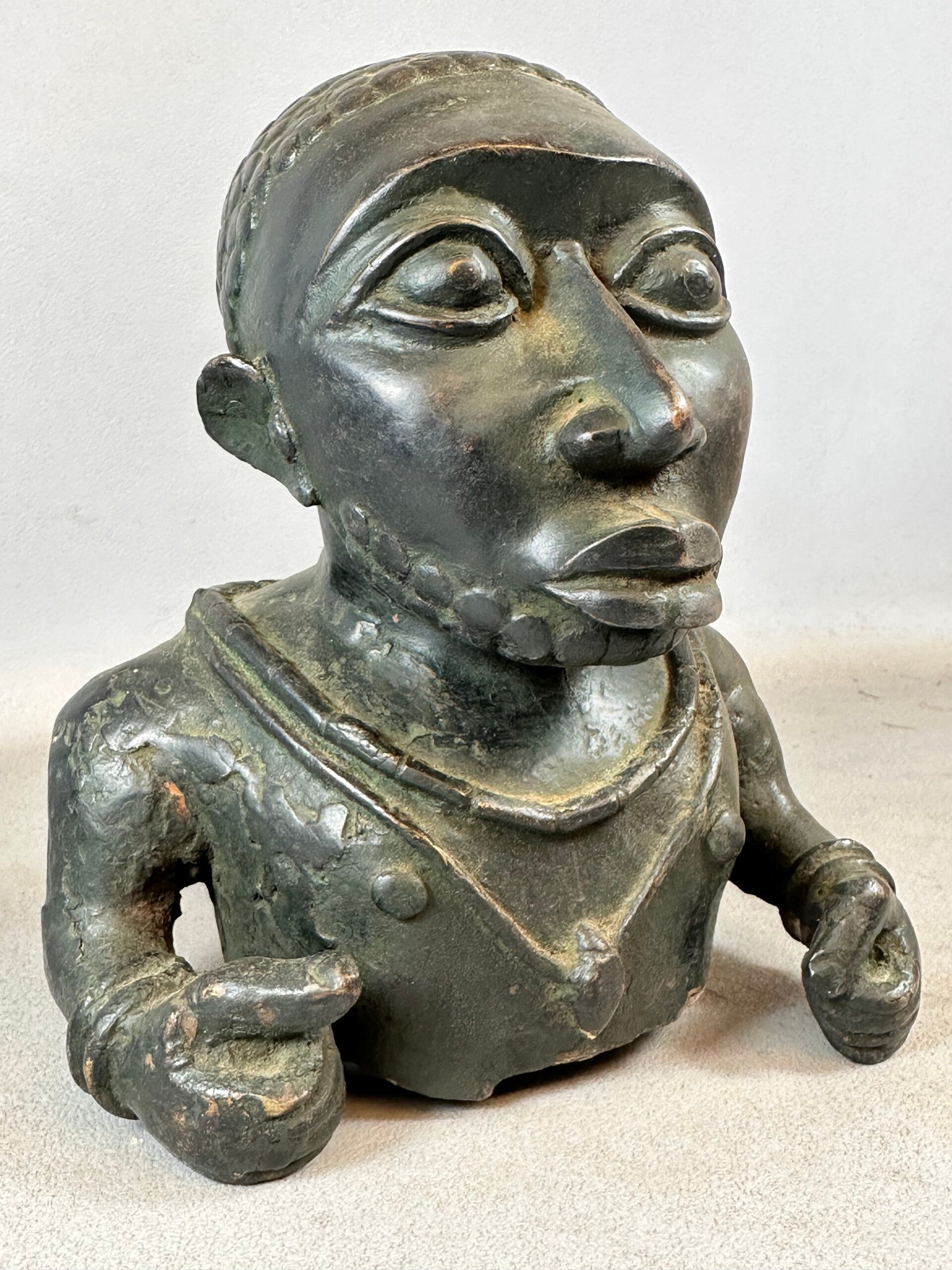 250513 - Oba Bronze Royal Court Dwarf buste - Benin - Nigeria.