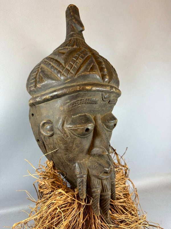 240147 - Old African Lulua mask with beard - Congo.
