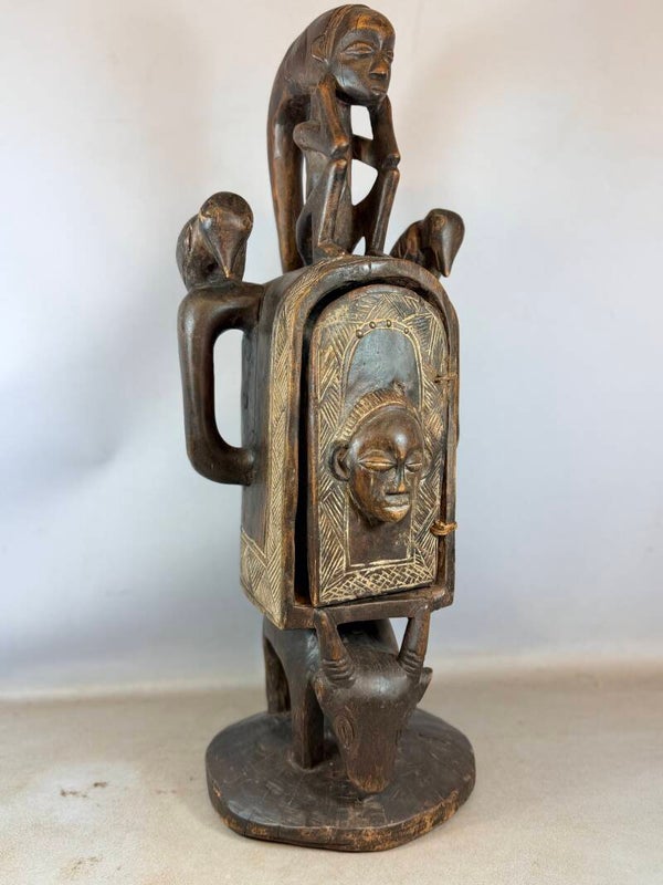 260608 - Old & Rare African Luba reliquary figurine - Congo.
