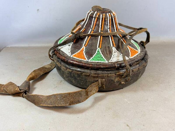 260680 - Old Ethiopian Injerra leather basket with beads - Ethiopia.