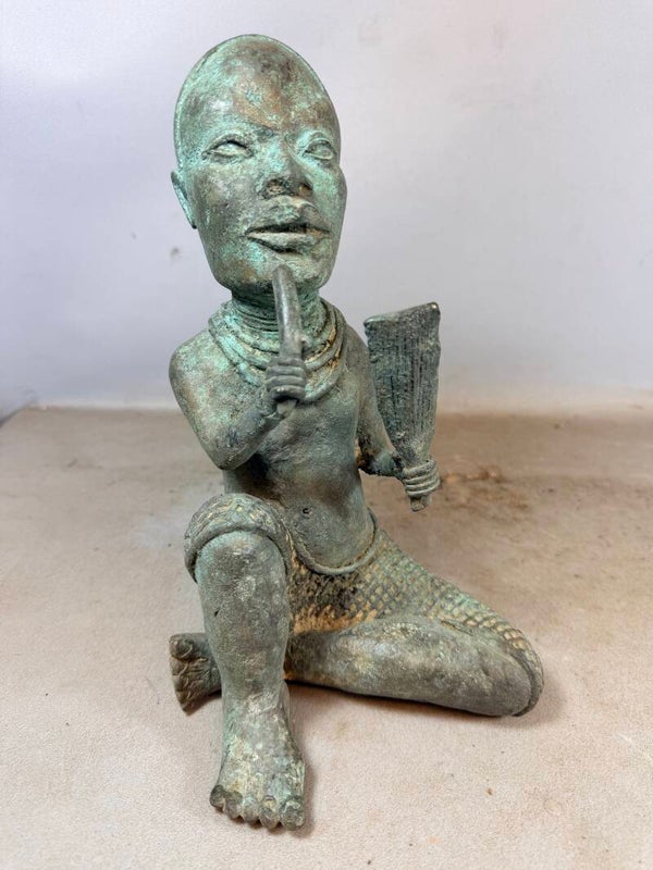 260727 - African Oba village Benin Bronze sculpture - Benin - Nigeria.