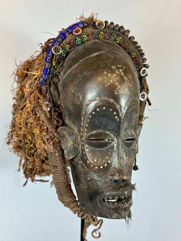 240432 - Rare African Mwana Pwo mask from the Chokwe - Congo.