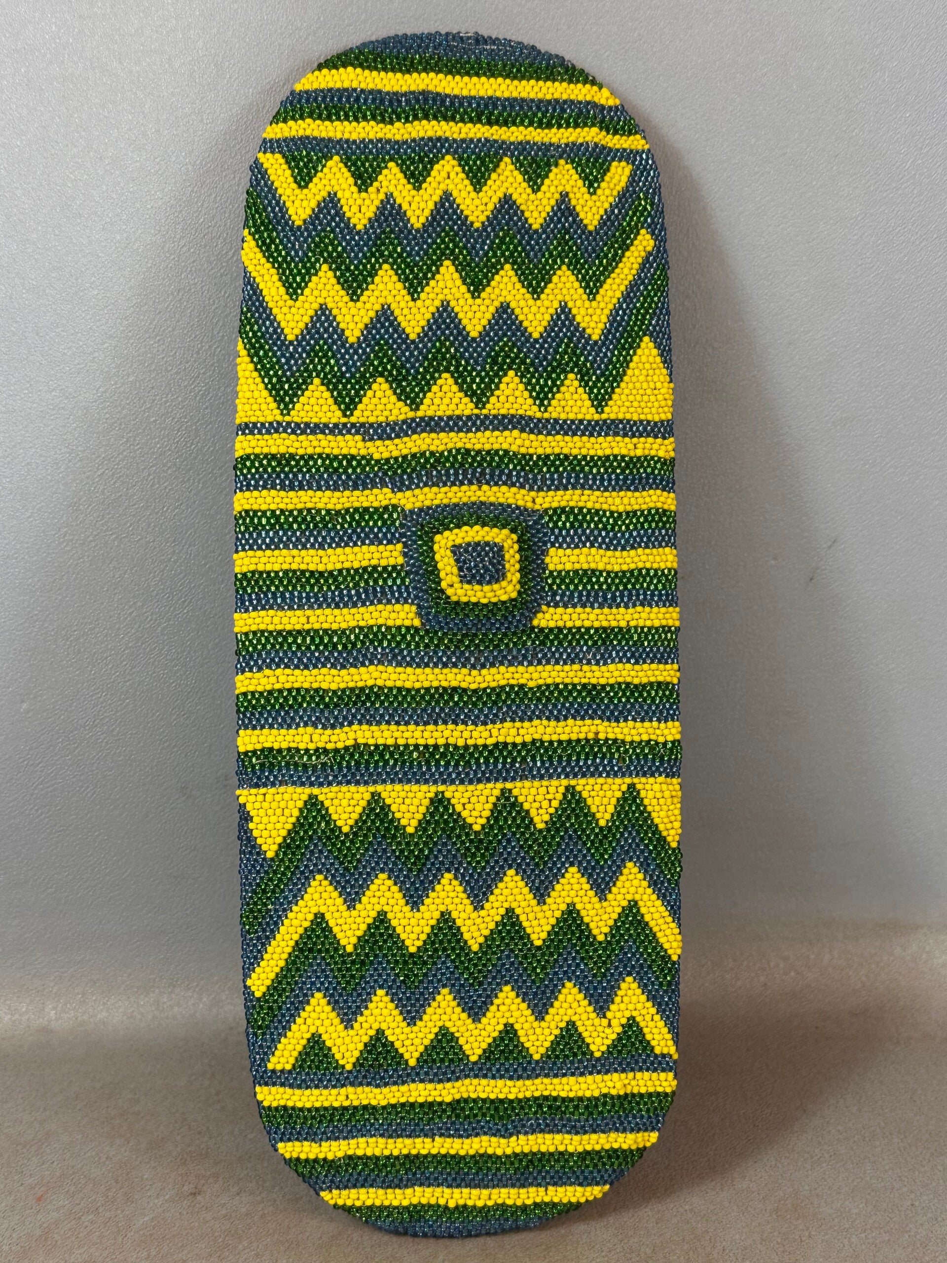 250951 - Very Rare African Tutsi dance beads shield - Rwanda.