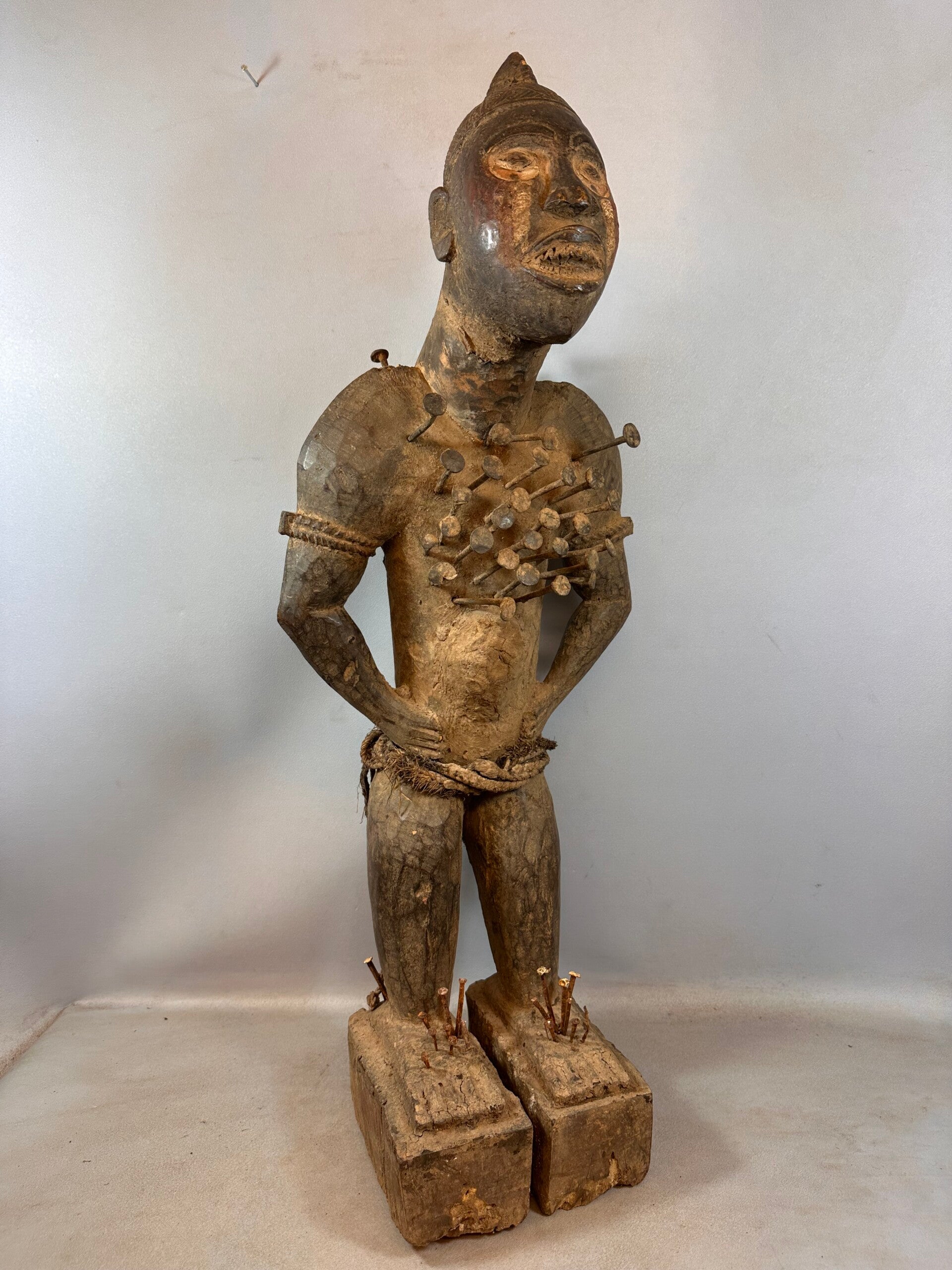 250961 - Large old African Fetisch Bakongo Nkisi Nkondi statue - Congo.