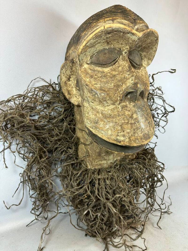 240702 - Extremely Rare old African Hemba Monkey Mask - Congo