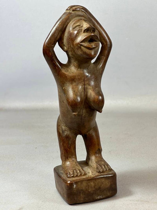 240852 - African protective Yombe statue for the breastfeeding woman - Congo.